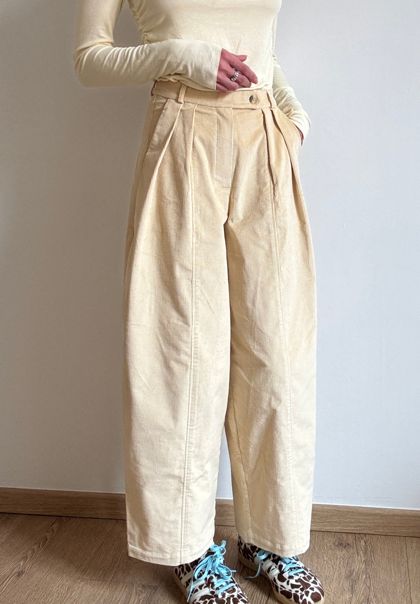 Sand corduroy baggy trousers with fly