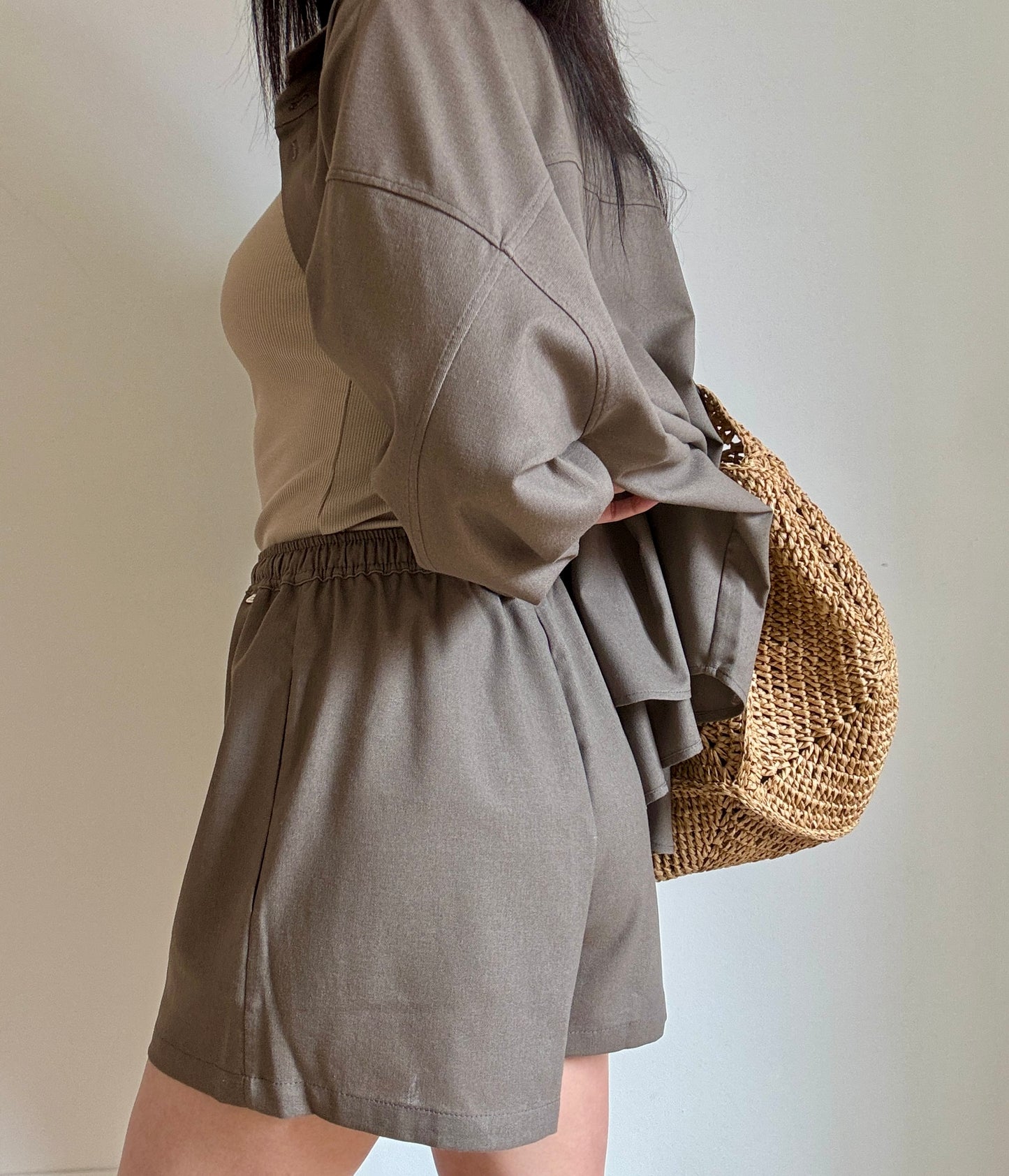 Chocolate linen-viscose shorts