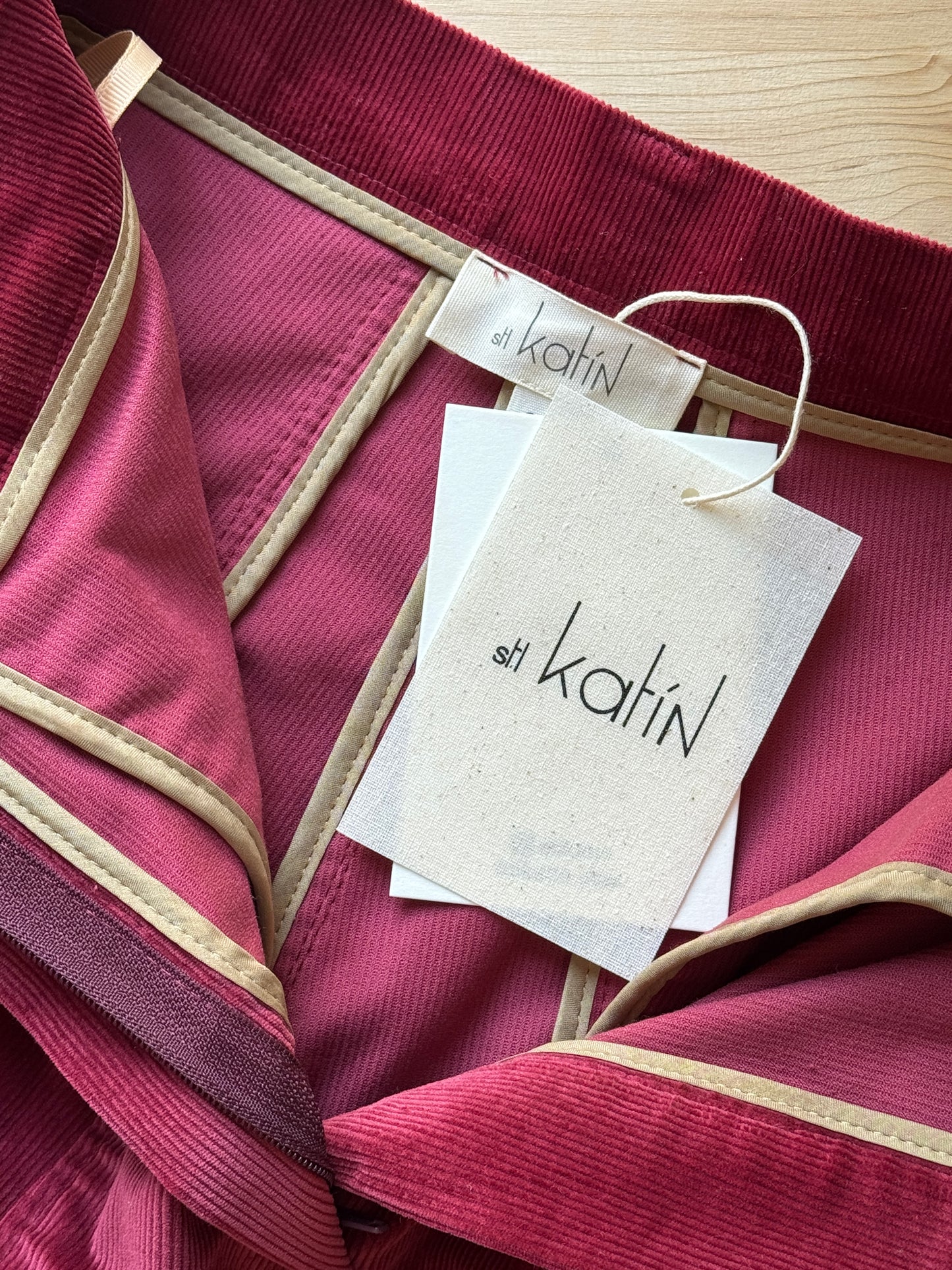Raspberry corduroy baggy trousers with fly