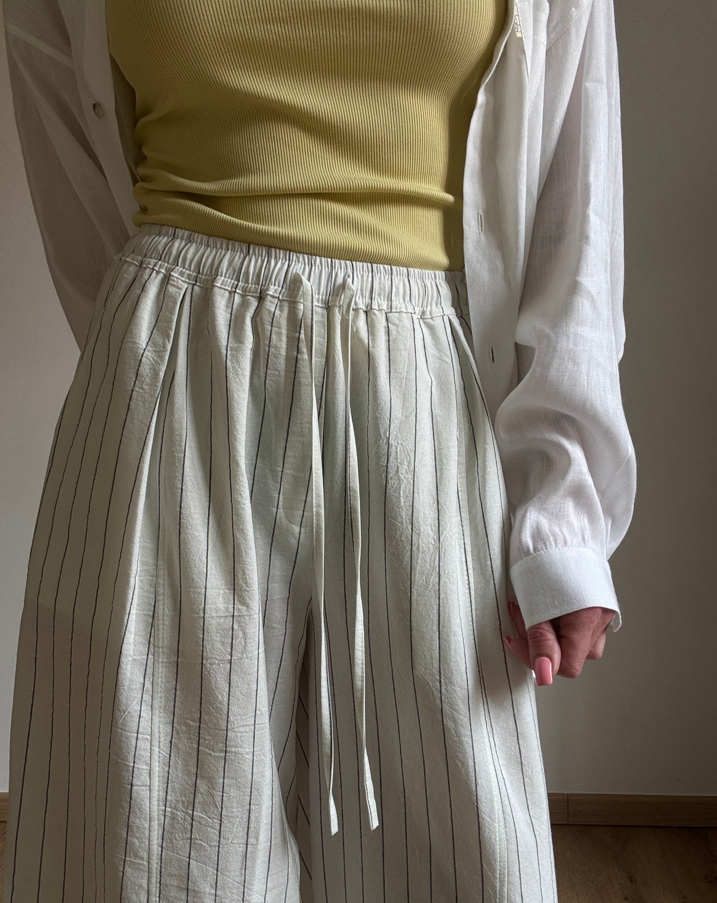 Milk cotton trousers with black stripes