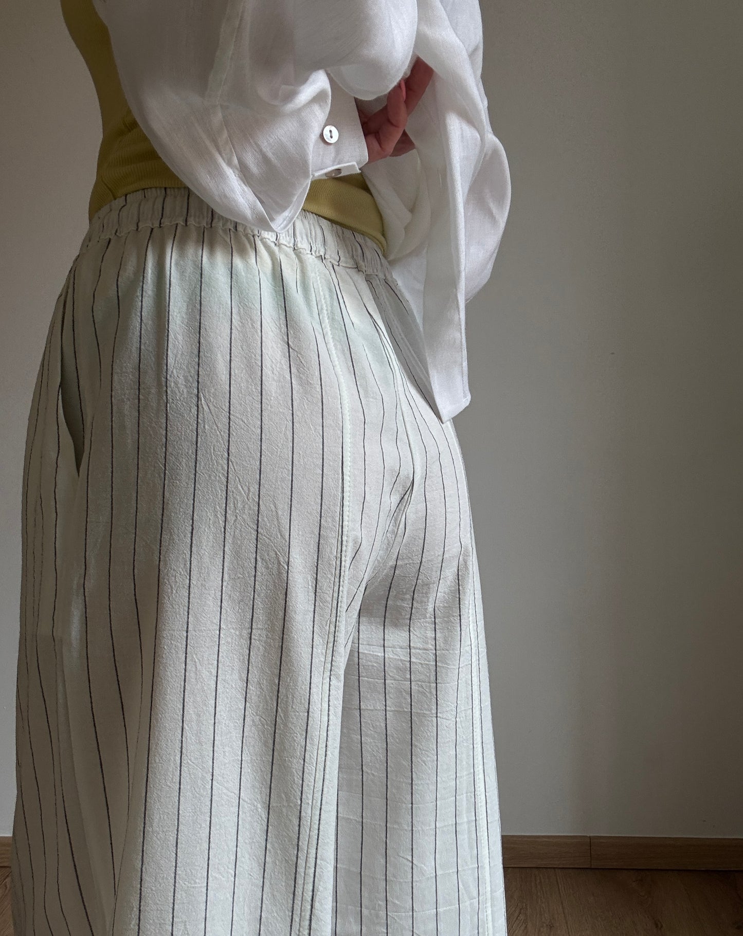 Milk cotton trousers with black stripes