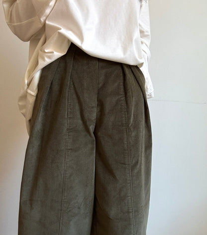 Khaki corduroy baggy trousers with fly