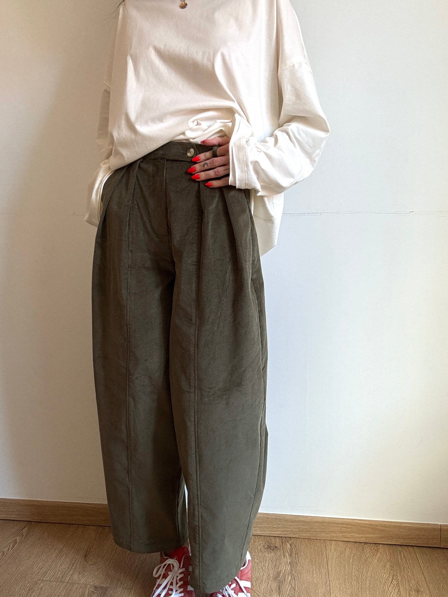 Khaki corduroy baggy trousers with fly