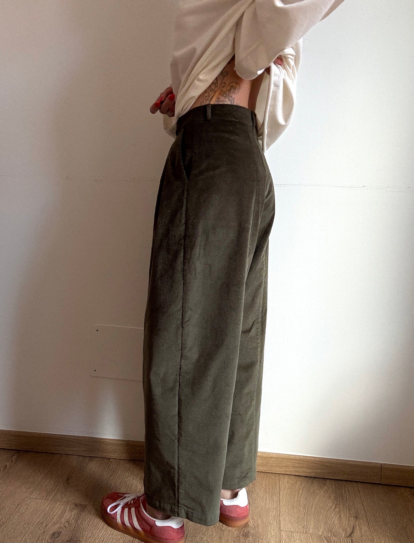 Khaki corduroy baggy trousers with fly
