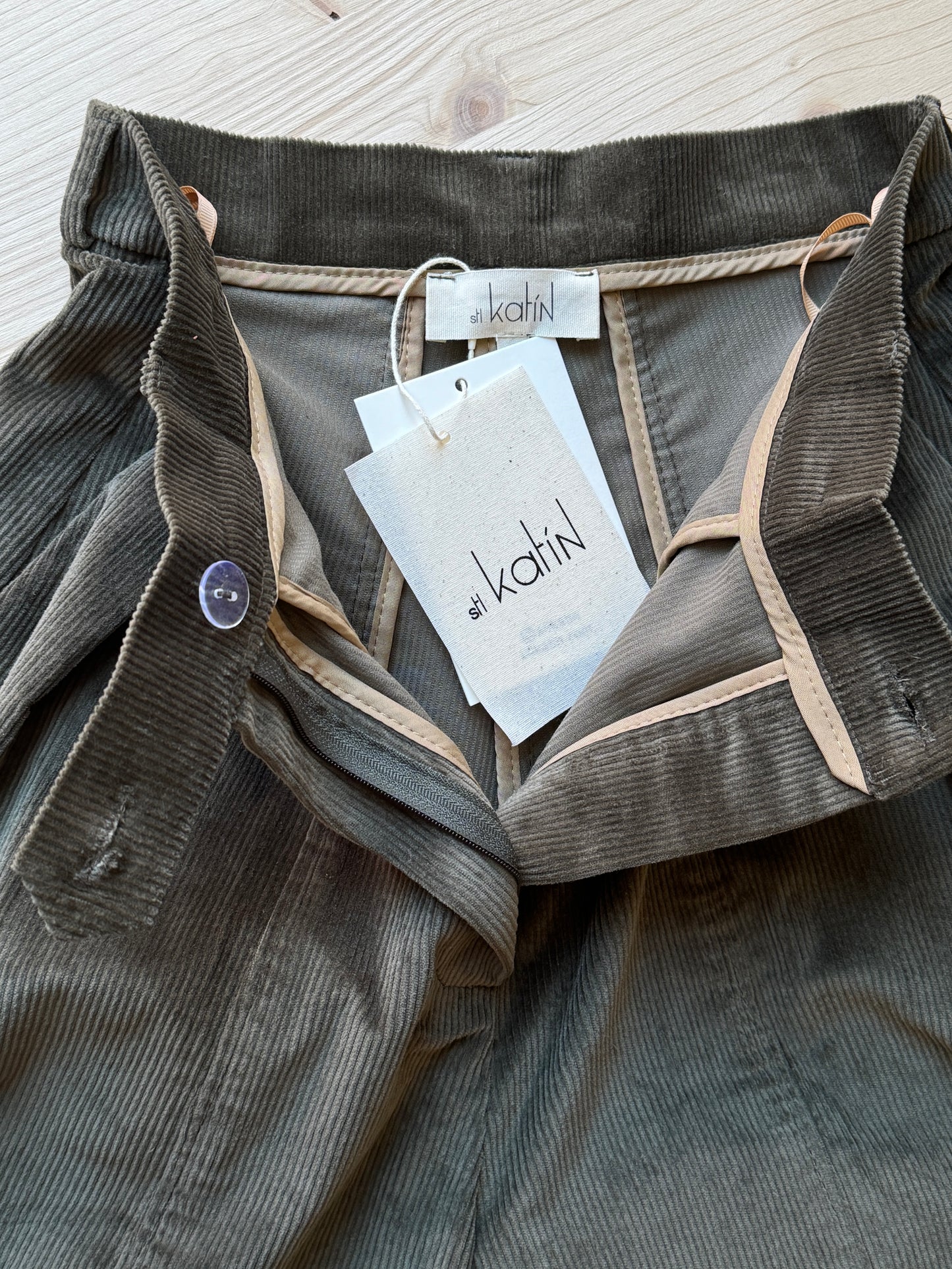 Khaki corduroy baggy trousers with fly