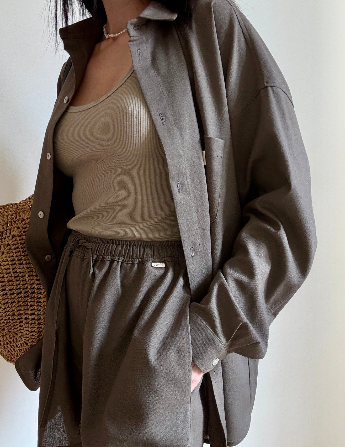 Chocolate linen-viscose shorts