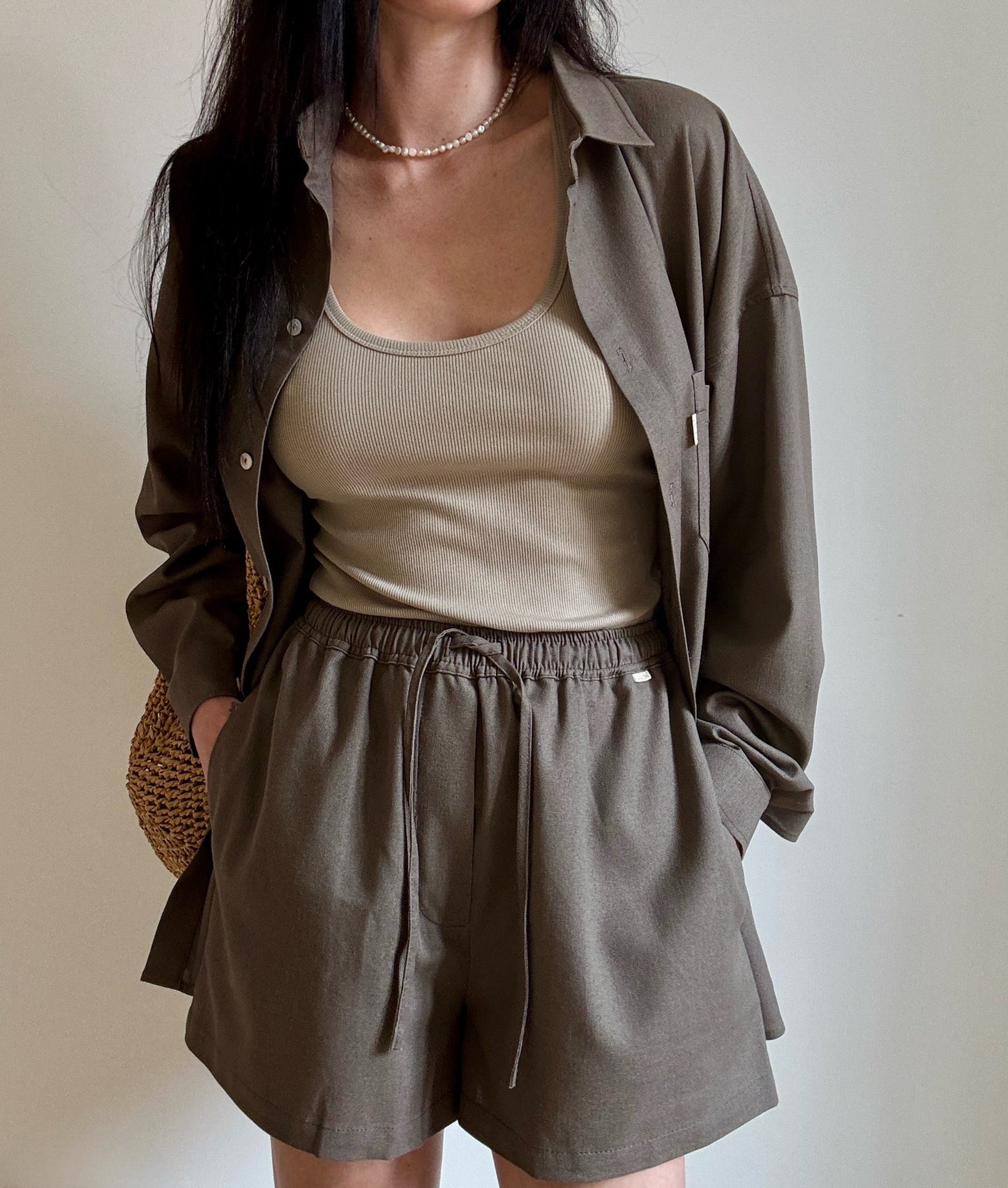 Chocolate linen-viscose shorts